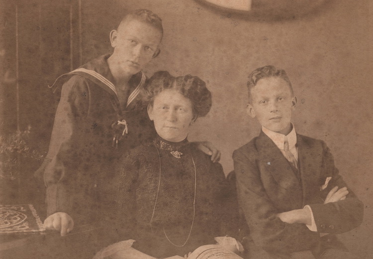 Fidi Grube (top) with his mother and brother