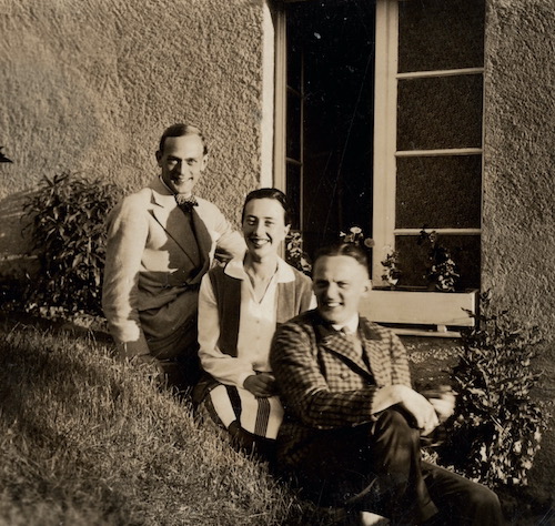 Fidi Grube (top) with his brother and sister-in-law, 1920s