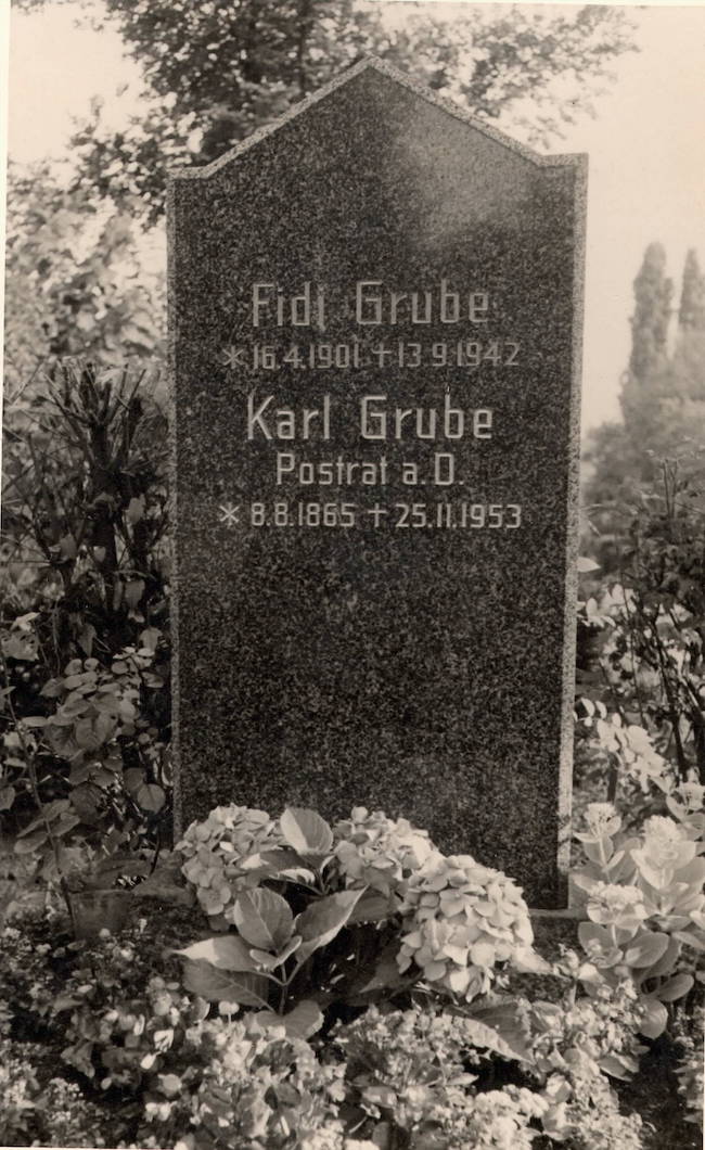 The grave stone of Fidi and Karl Grube